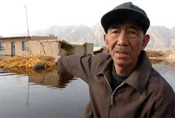 黄河边纸厂污水淹了9个村 被迫决堤(图)