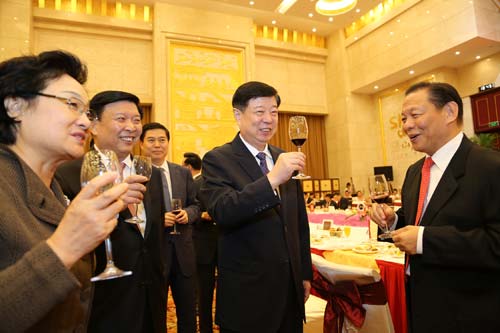 新加坡金鹰集团主席陈江和的桑梓情怀 中国纸